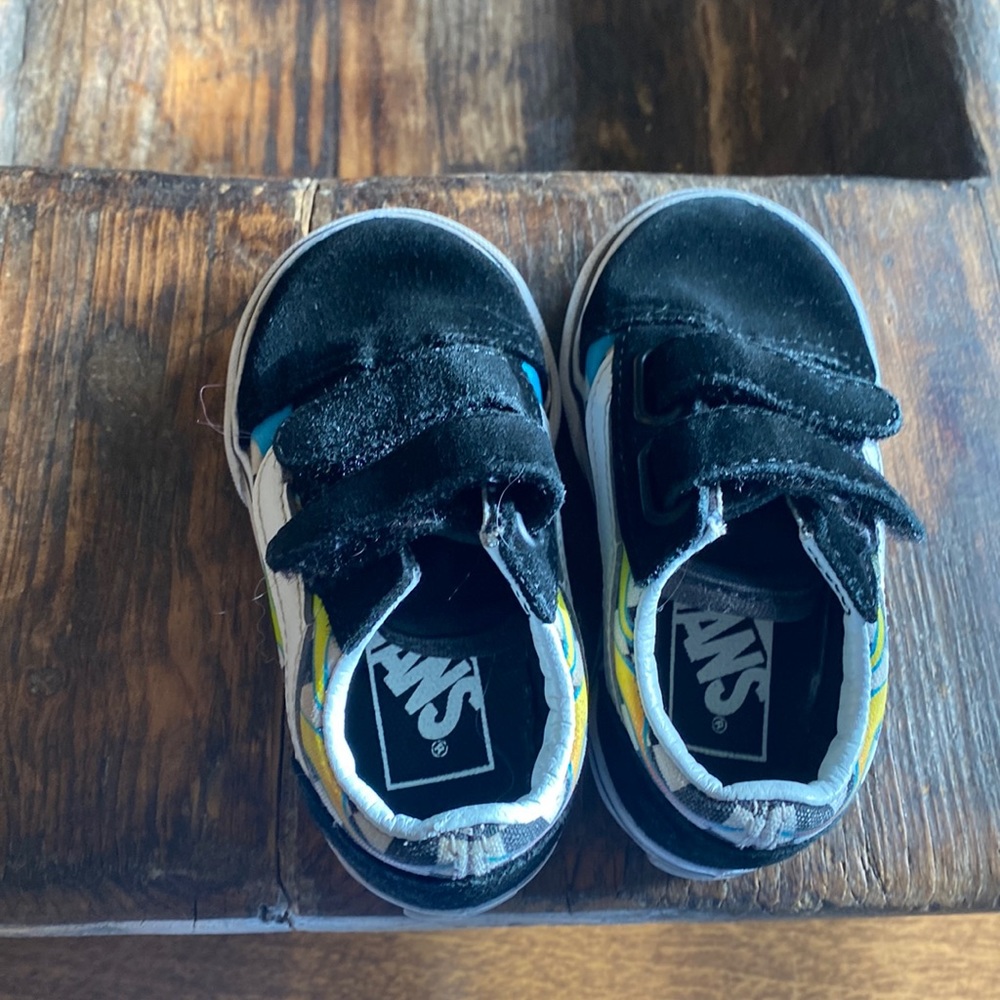 Toddler Lightening Bolt Vans 4.5
